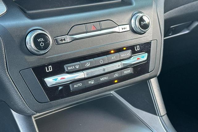 Photo of 2020 Oxford White Ford Explorer