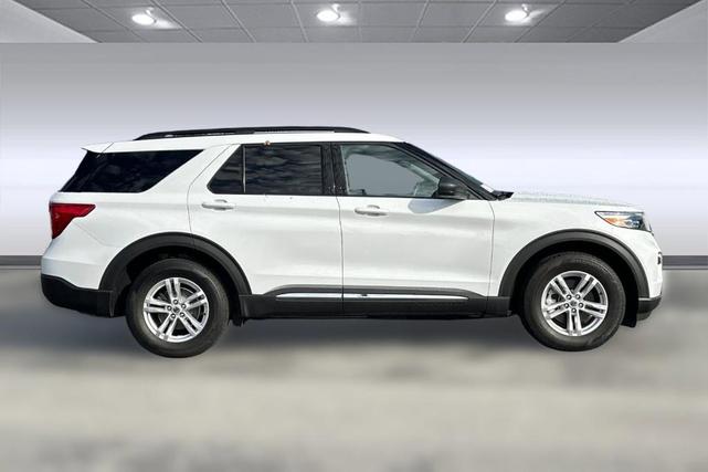 Photo of 2020 Oxford White Ford Explorer