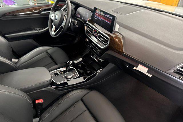Photo of 2022 Mineral White Metallic BMW X3