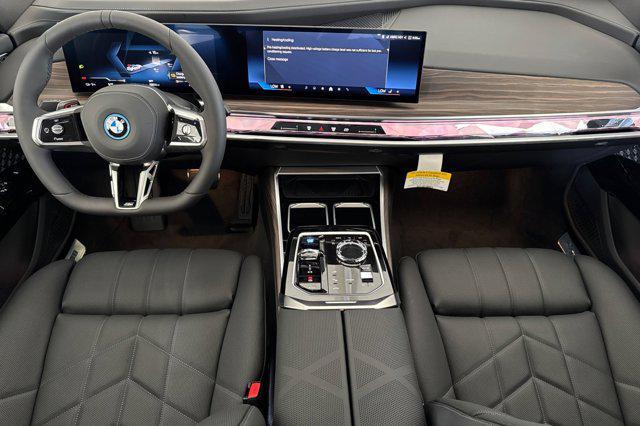 Photo of 2025 Alpine White BMW i7