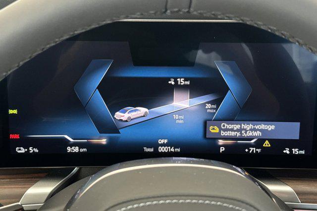 Photo of 2025 Alpine White BMW i7