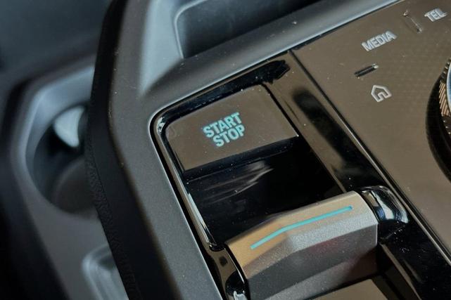 Photo of 2025 Alpine White BMW iX