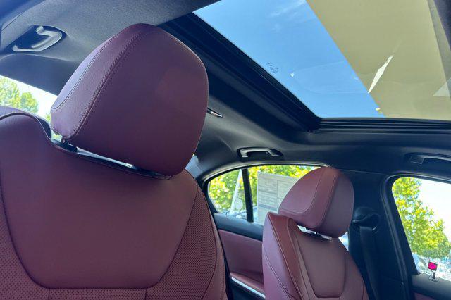 Photo of 2025 Black Sapphire Metallic BMW 330