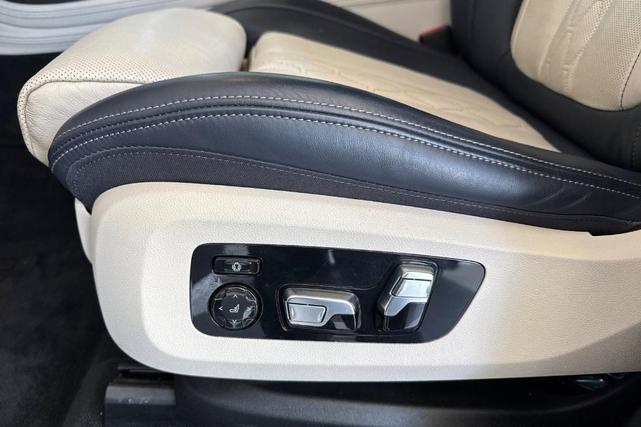 Photo of 2022 Alpine White BMW X7