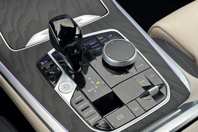 Photo of 2022 Alpine White BMW X7