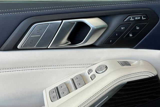 Photo of 2022 Alpine White BMW X7
