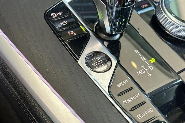 Photo of 2022 Black Sapphire Metallic BMW X7