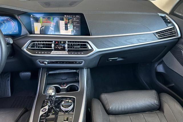 Photo of 2022 Black Sapphire Metallic BMW X7