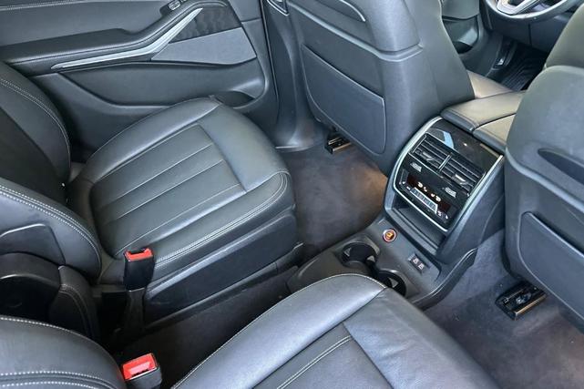 Photo of 2022 Black Sapphire Metallic BMW X7