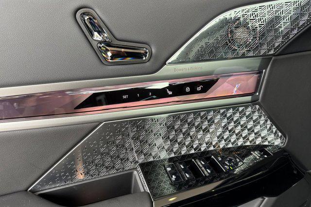 Photo of 2025 Black Sapphire Metallic BMW i7