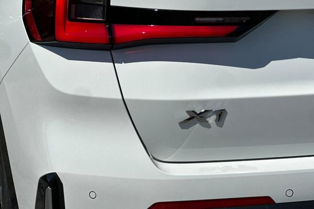 Photo of 2025 Alpine White BMW X1