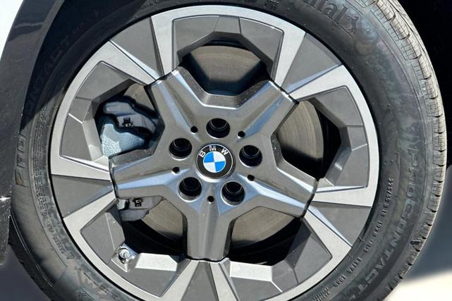 Photo of 2025 Alpine White BMW X1