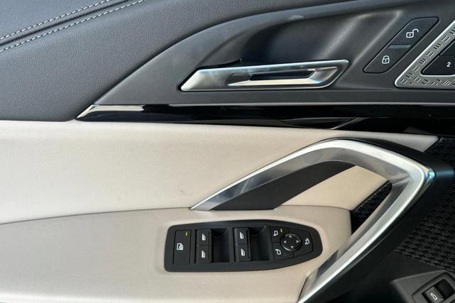 Photo of 2025 Alpine White BMW X1