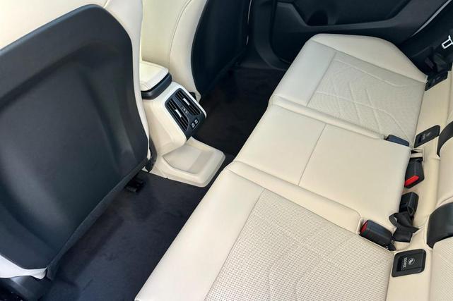 Photo of 2025 Alpine White BMW X1