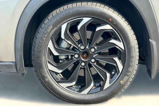 Photo of 2021 Atomic Silver Lexus UX 200