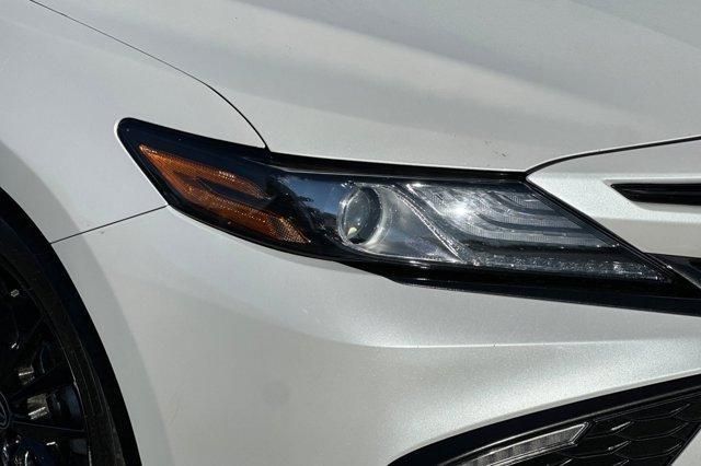 Photo of 2023 Wind Chill Pearl/Midnight Black Metallic Toyota Camry