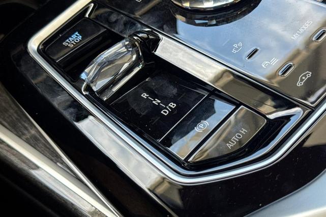 Photo of 2025 Black Sapphire Metallic BMW i7