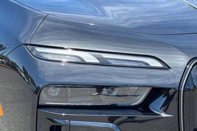 Photo of 2025 Black Sapphire Metallic BMW i7