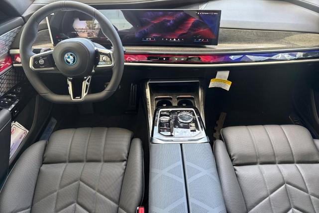 Photo of 2025 Black Sapphire Metallic BMW i7