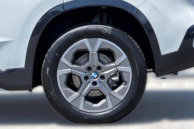 Photo of 2025 Alpine White BMW X1