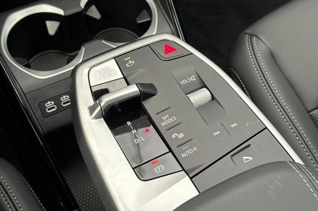 Photo of 2025 Alpine White BMW X1
