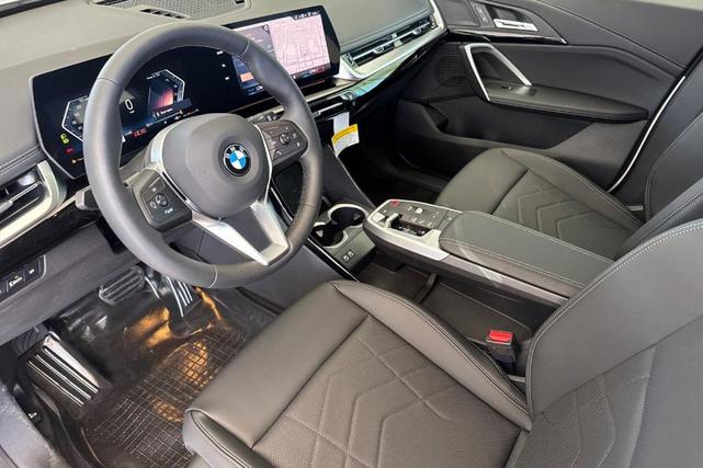 Photo of 2025 Alpine White BMW X1