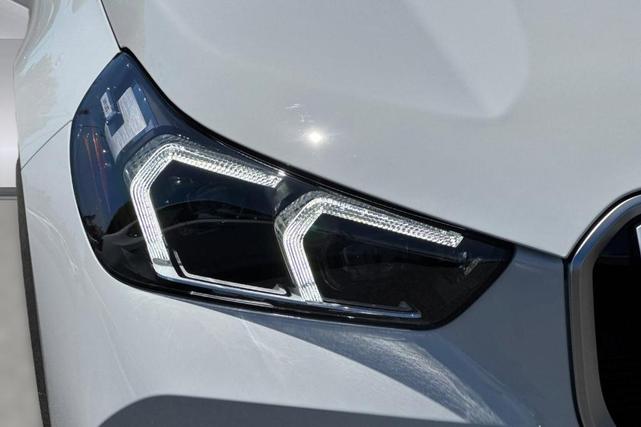 Photo of 2025 Alpine White BMW X1