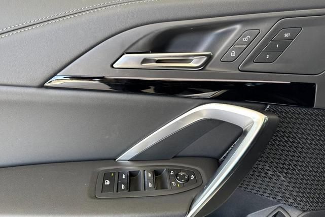 Photo of 2025 Alpine White BMW X1
