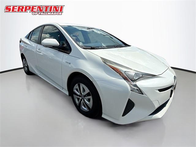 Photo of 2017 Blizzard Pearl Toyota Prius