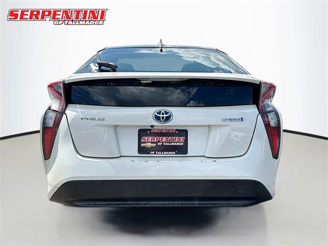 Photo of 2017 Blizzard Pearl Toyota Prius