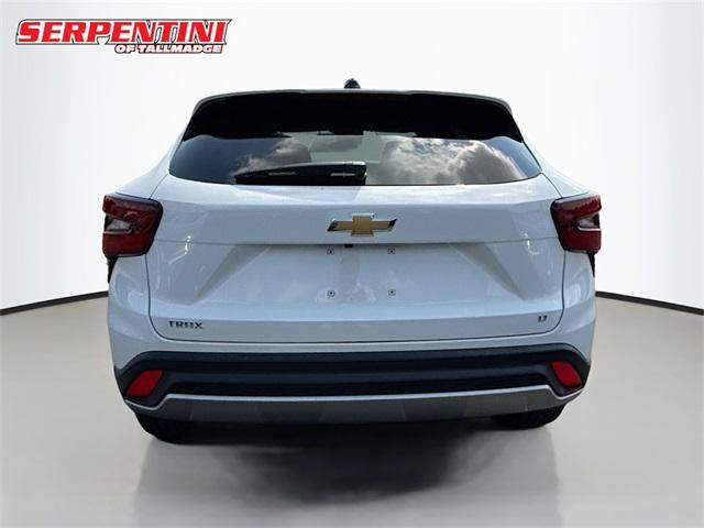 Photo of 2025 Summit White Chevrolet Trax
