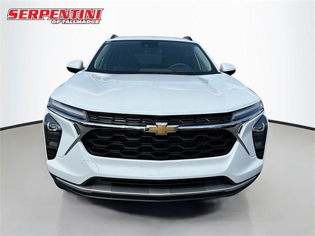 Photo of 2025 Summit White Chevrolet Trax