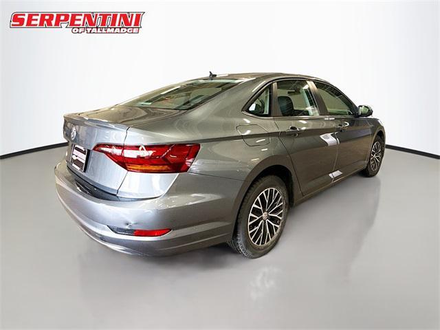 Photo of 2019 Platinum Gray Metallic Volkswagen Jetta