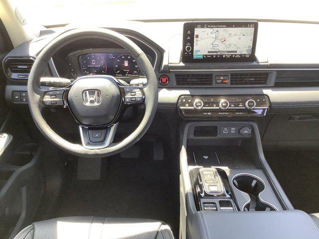 Photo of 2025 Platinum White Pearl Honda Pilot