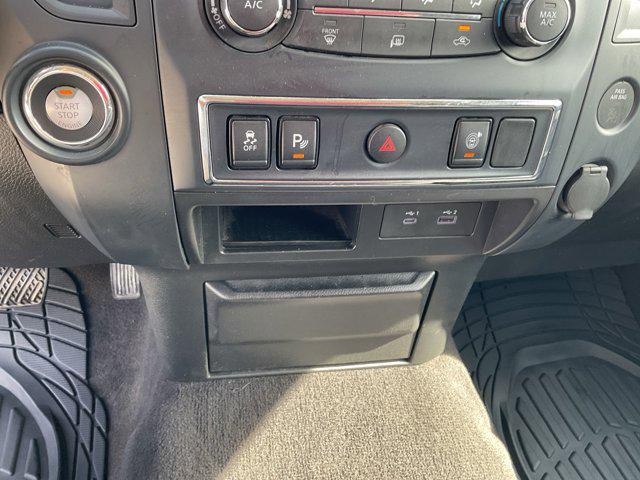 Photo of 2023 Glacier White Nissan Titan