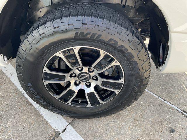 Photo of 2023 Glacier White Nissan Titan