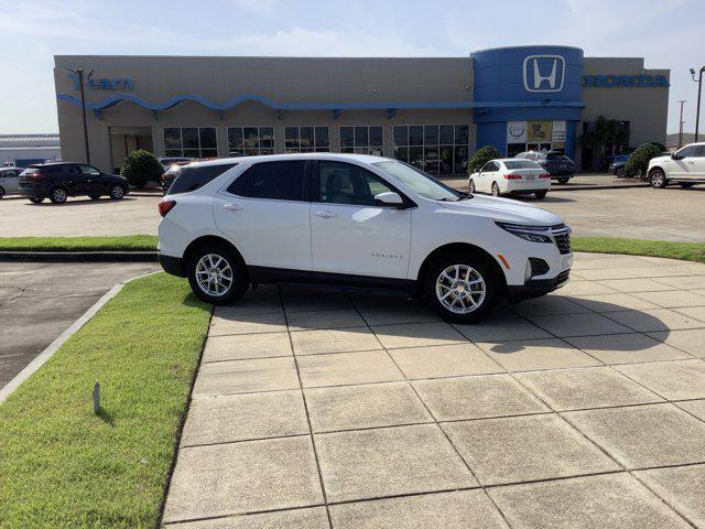 Photo of 2024 Summit White Chevrolet Equinox