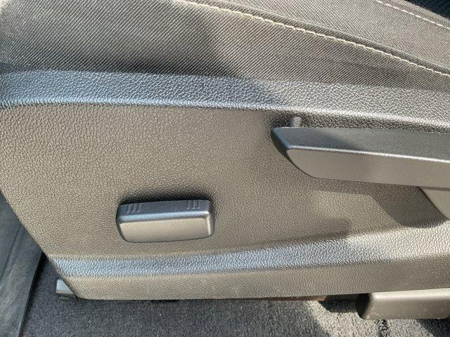 Photo of 2019 Summit White Chevrolet Colorado