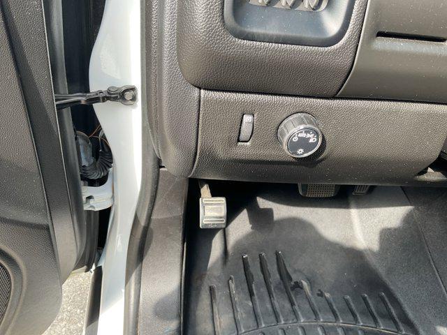 Photo of 2019 Summit White Chevrolet Colorado