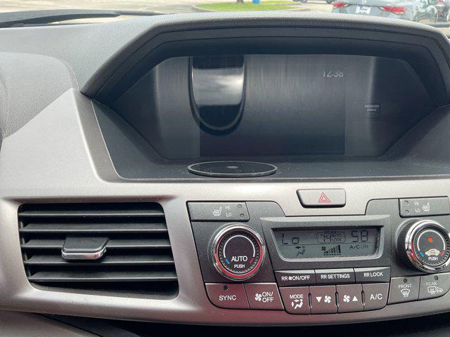 Photo of 2015 Alabaster Silver Metallic Honda Odyssey