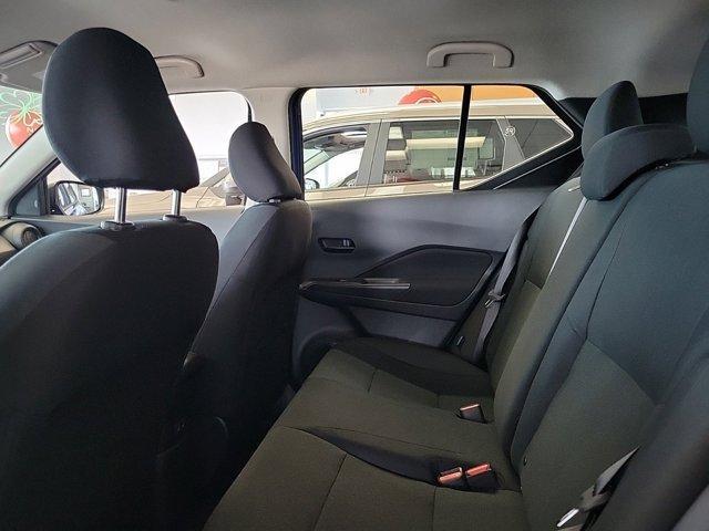 Photo of 2024 Electric Blue Metallic Nissan Kicks