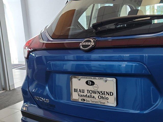 Photo of 2024 Electric Blue Metallic Nissan Kicks