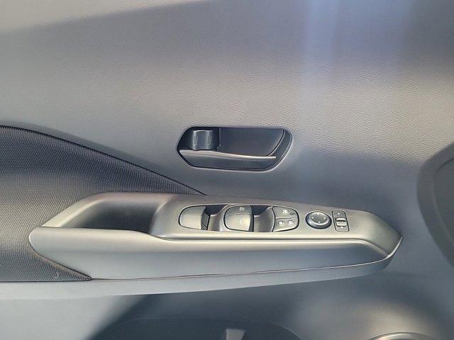 Photo of 2024 Electric Blue Metallic Nissan Kicks