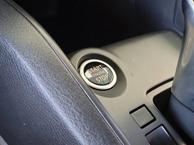 Photo of 2024 Electric Blue Metallic Nissan Kicks