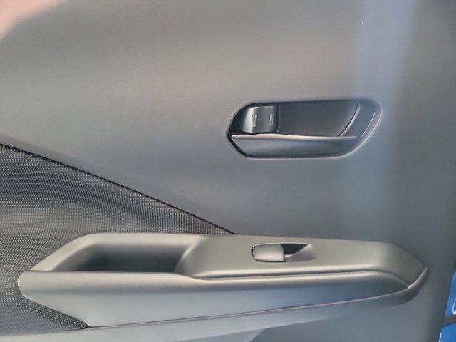 Photo of 2024 Electric Blue Metallic Nissan Kicks
