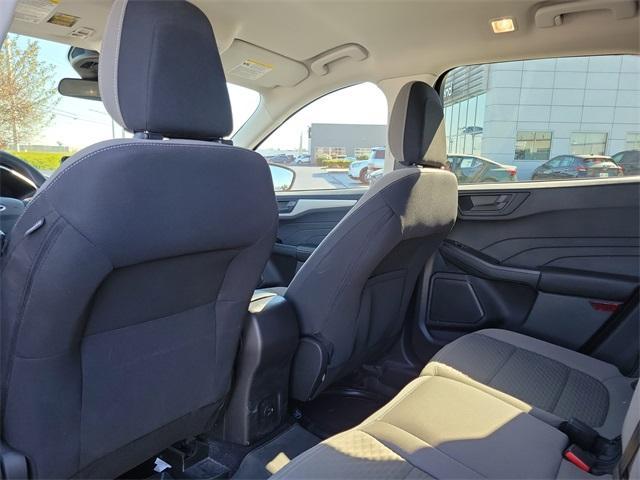 Photo of 2022 Star White Ford Escape