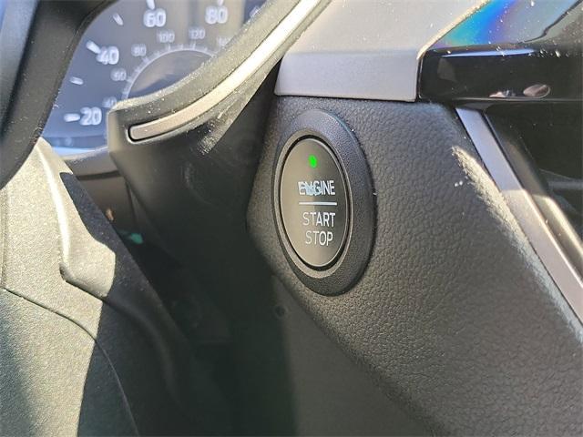 Photo of 2022 Star White Ford Escape