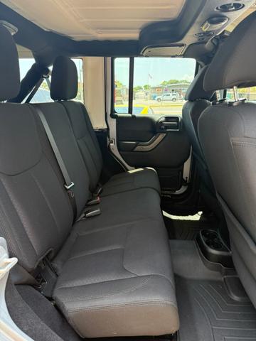 Photo of 2015 SILVER Jeep Wrangler Unlimited