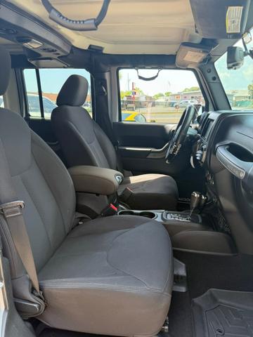 Photo of 2015 SILVER Jeep Wrangler Unlimited