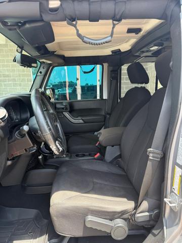 Photo of 2015 SILVER Jeep Wrangler Unlimited